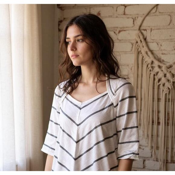 White House Black Market Chevron Stripe 3/4 Sleeve Tee Off White Gray Womens XXS - Picture 1 of 6